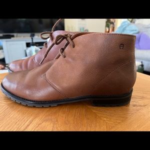 Etienne Aigner Leather Ankle Boots Booties lace up size 7W, Excellent condition